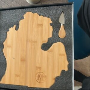 Michigan cheeseboard makes a great gift